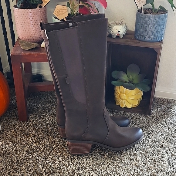 Teva Brown Leather Boots - Picture 2 of 6